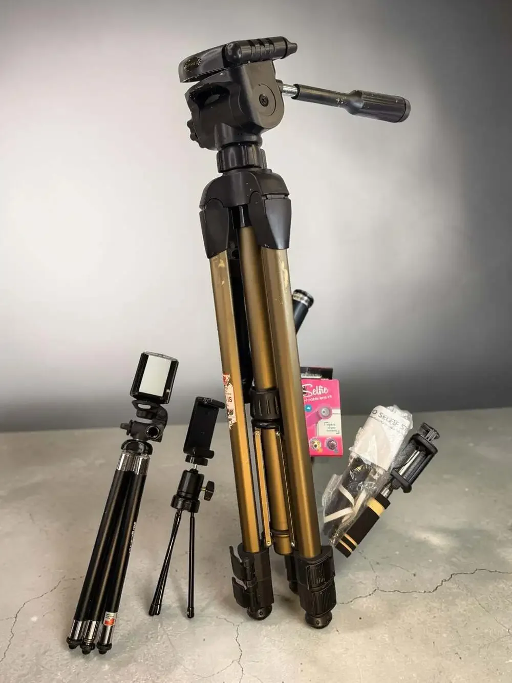 Dynex Camera Tripod Bundle with Targus TG-42TT Mini Tripod, Selfie Stick, and 3-
